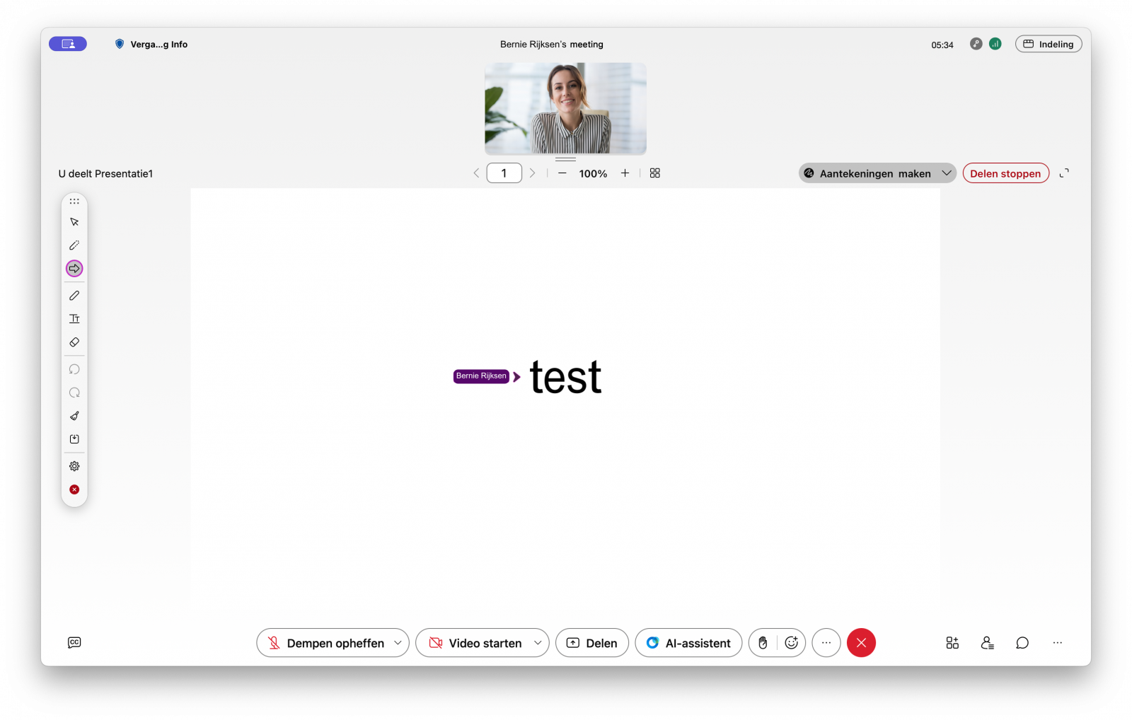 Screenshot van gedeeld bestand en pijlaanwijzer-tool tijdens een videovergadering in de Webex-app